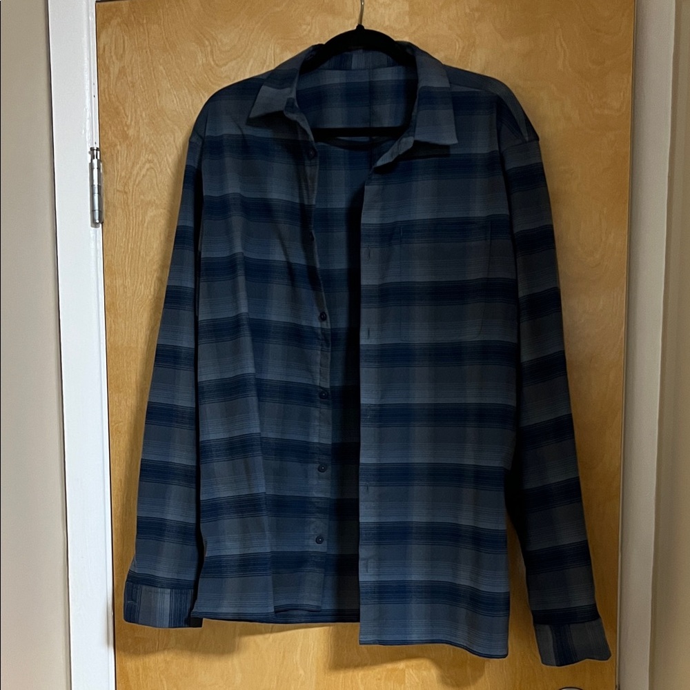 Lululemon Men’s Button down shirt